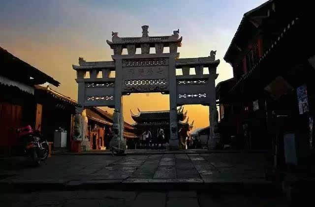 全球人口密度最大的国家，是中国的10倍，女性还不停生孩子游戏画面